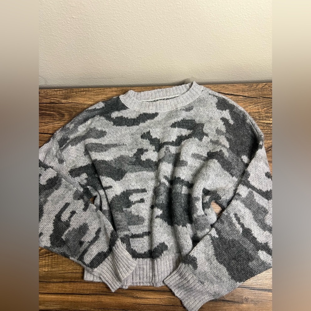 American Eagle Oversized Camo Knit Sweater XS Soft Wool Blend